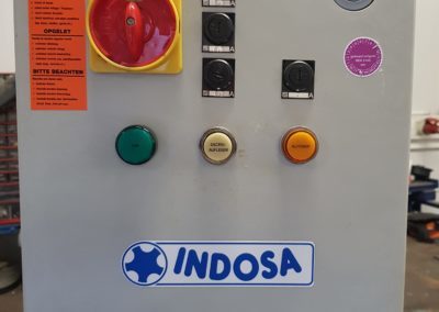 Indosa type 126 D semi automatische sluitmachine met semi automatische voeder, bediening