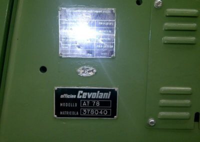 Cevaloni AT78 automatische sluitmachine, felsmachine, blikkensluiter sluitkoppen type plaatje