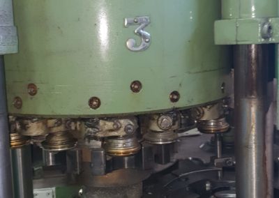 Automatische hoge snelheid sluitmachine Angelus 60L bewerkt voor geneckte blikken 73/70 mm sluitrollen