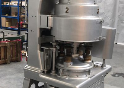 Angelus seamer sluitmachine type 29P met dichte kappen